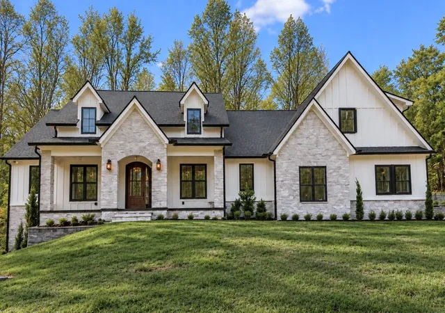 Photo 1 of Single family home for sale at 7410 Sleepy Holw Ln, Fairview, TN 37062 | MLS# 3623303 | Listing updated on 2026-10-31