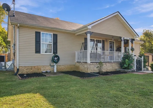 Photo 3 of Single family home for sale at 203 Beechwood Ln, Shelbyville, TN 37160 | MLS# 3622246 | Listing updated on 2026-10-30