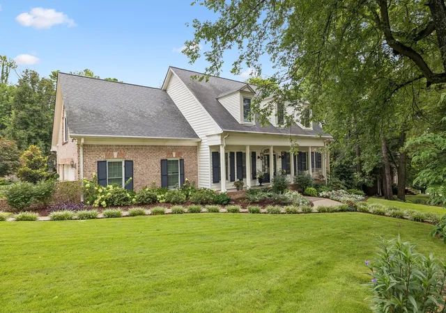 Photo 1 of Single family home for sale at 1011 Buckingham Cir, Franklin, TN 37064 | MLS# 3622148 | Listing updated on 2026-10-18