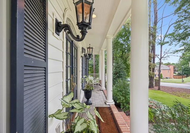 Photo 3 of Single family home for sale at 1011 Buckingham Cir, Franklin, TN 37064 | MLS# 3622148 | Listing updated on 2026-10-18