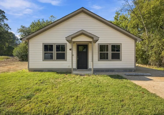 Photo 2 of Single family home for sale at 4021 Chandler Ave, Chattanooga, TN 37410 | MLS# 3622160 | Listing updated on 2026-10-22