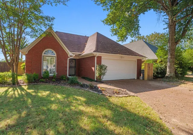 Single family home for sale at 252 S Walnut Bnd Dr, Cordova, TN 38018 | MLS# 3622168