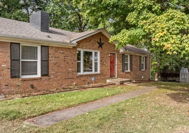 Photo 1 of Single family home for sale at 420 Parker Dr, Clarksville, TN 37042 | MLS# 3622480 | Listing updated on 2026-10-23