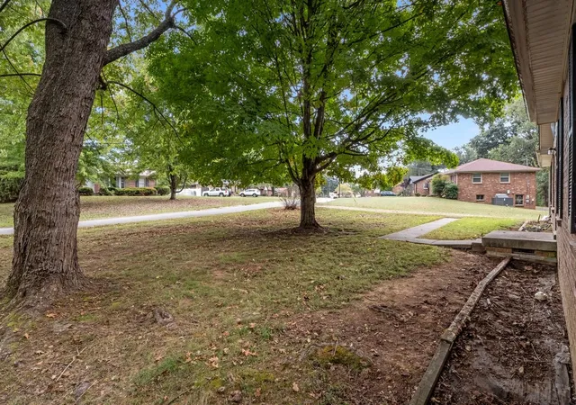 Photo 3 of Single family home for sale at 420 Parker Dr, Clarksville, TN 37042 | MLS# 3622480 | Listing updated on 2026-10-23