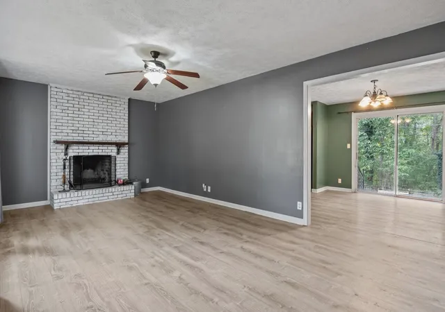 Photo 4 of Single family home for sale at 420 Parker Dr, Clarksville, TN 37042 | MLS# 3622480 | Listing updated on 2026-10-23