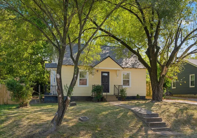 Photo 1 of Single family home for sale at 1114 Woodard St, Clarksville, TN 37040 | MLS# 3622232 | Listing updated on 2026-10-21