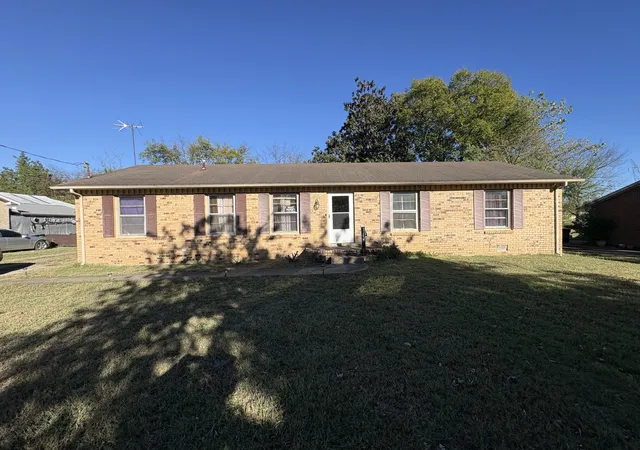Single family home for sale at 1215 Rutherford St, Murfreesboro, TN 37130 | MLS# 3622238