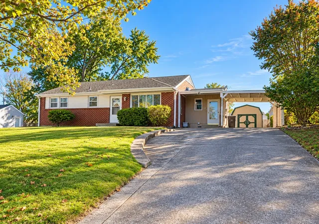 Photo 1 of Single family home for sale at 2004 Montgomery Pkwy, Clarksville, TN 37043 | MLS# 3622271 | Listing updated on 2026-10-19