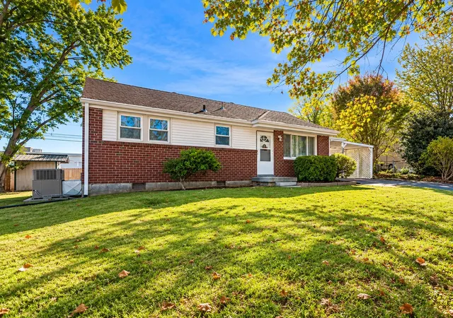 Photo 2 of Single family home for sale at 2004 Montgomery Pkwy, Clarksville, TN 37043 | MLS# 3622271 | Listing updated on 2026-10-19