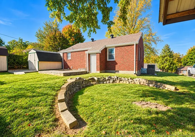 Photo 4 of Single family home for sale at 2004 Montgomery Pkwy, Clarksville, TN 37043 | MLS# 3622271 | Listing updated on 2026-10-19