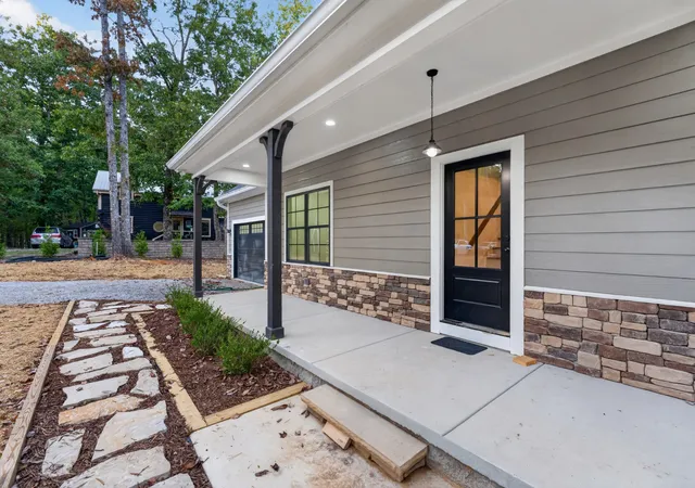 Photo 2 of Single family home for sale at 1734 Ridge Cliff Dr, Monteagle, TN 37356 | MLS# 3622775 | Listing updated on 2026-10-22