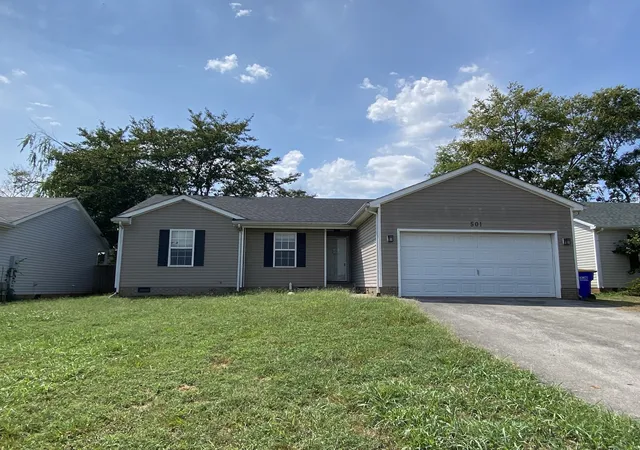Single family home for sale at 501 Creekwood Ct, Bowling Green, KY 42101 | MLS# 3622253