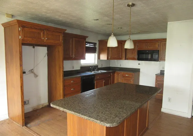 Photo 2 of Single family home for sale at 501 Creekwood Ct, Bowling Green, KY 42101 | MLS# 3622253 | Listing updated on 2026-10-19