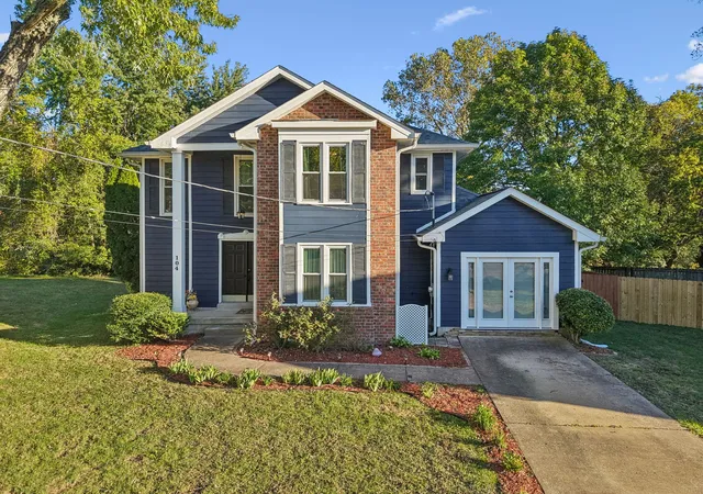 Photo 2 of Single family home for sale at 104 Creekside Ct, Hendersonville, TN 37075 | MLS# 3626168 | Listing updated on 2026-10-23