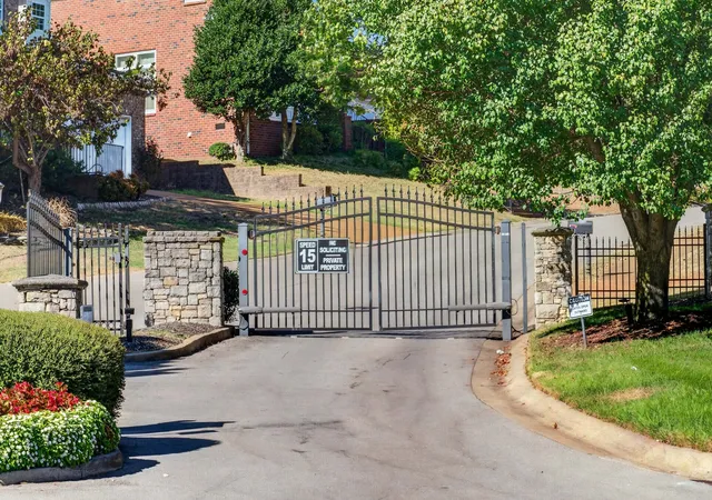 Photo 2 of Townhouse for sale at 426 Old Towne Dr, Brentwood, TN 37027 | MLS# 3622677 | Listing updated on 2026-10-30