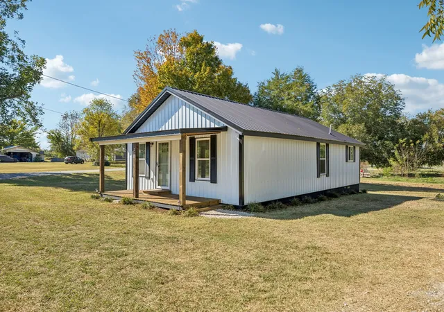 Photo 3 of Single family home for sale at 210 S Maple Ave, Ethridge, TN 38456 | MLS# 3622431 | Listing updated on 2026-10-30