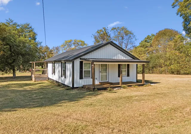 Photo 2 of Single family home for sale at 210 S Maple Ave, Ethridge, TN 38456 | MLS# 3622431 | Listing updated on 2026-10-30