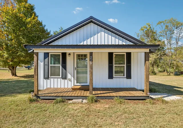 Photo 1 of Single family home for sale at 210 S Maple Ave, Ethridge, TN 38456 | MLS# 3622431 | Listing updated on 2026-10-30