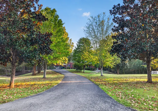 Photo 2 of Single family home for sale at 153 Duggin Rd, Mc Minnville, TN 37110 | MLS# 3623166 | Listing updated on 2026-10-30