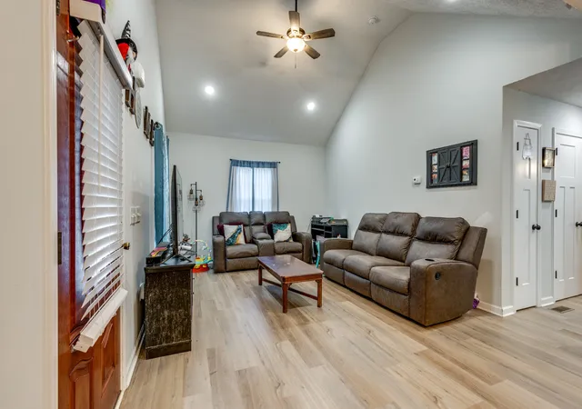 Photo 3 of Single family home for sale at 138 Fairview Ave, Cornersville, TN 37047 | MLS# 3622446 | Listing updated on 2026-10-19