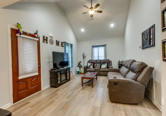 Photo 4 of Single family home for sale at 138 Fairview Ave, Cornersville, TN 37047 | MLS# 3622446 | Listing updated on 2026-10-19