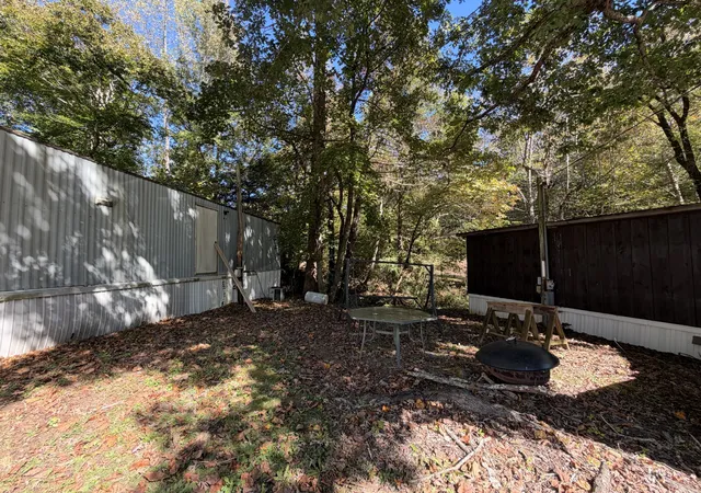 Photo 2 of Manufactured home for sale at 1946 Blf Mountain Rd, Sevierville, TN 37876 | MLS# 3624497 | Listing updated on 2026-10-24