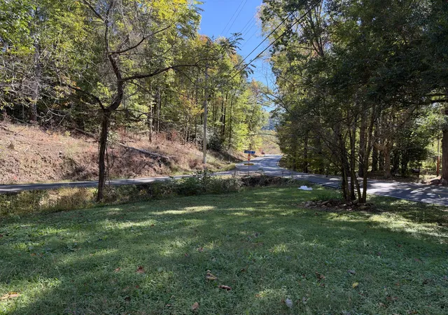 Photo 3 of Manufactured home for sale at 1946 Blf Mountain Rd, Sevierville, TN 37876 | MLS# 3624497 | Listing updated on 2026-10-24