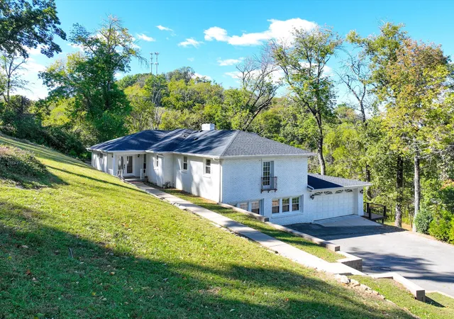 Photo 3 of Single family home for sale at 1504 Dresden Cir, Nashville, TN 37215 | MLS# 3622528 | Listing updated on 2026-10-30