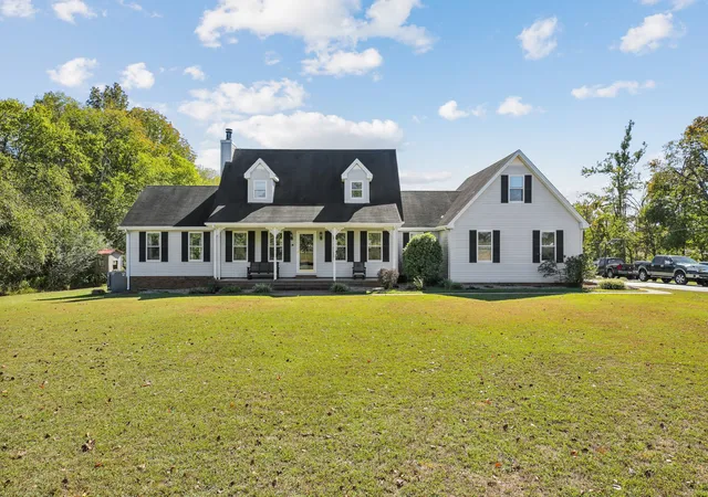 Photo 2 of Single family home for sale at 185 Johns Crk Rd, Lafayette, TN 37083 | MLS# 3624023 | Listing updated on 2026-10-30