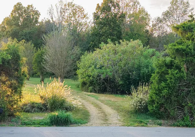 Photo 2 of Manufactured home for sale at 421 Pea Ridge Rd, Westmoreland, TN 37186 | MLS# 3624562 | Listing updated on 2026-10-25
