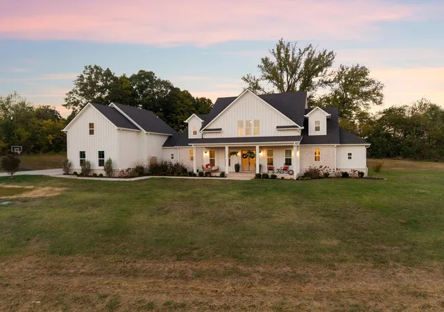 Photo 1 of Single family home for sale at 6720 Old Zion Rd, Columbia, TN 38401 | MLS# 3624330 | Listing updated on 2026-10-25