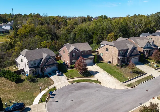 Photo 3 of Single family home for sale at 577 Fall Crk Cir, Goodlettsville, TN 37072 | MLS# 3624054 | Listing updated on 2026-10-28
