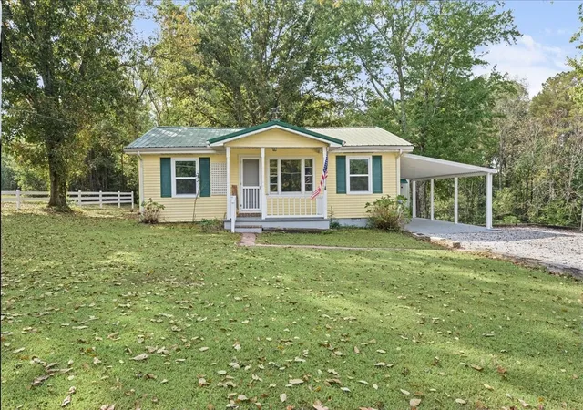 Photo 1 of Single family home for sale at 3057 Mt View Rd, Manchester, TN 37355 | MLS# 3622525 | Listing updated on 2026-10-28