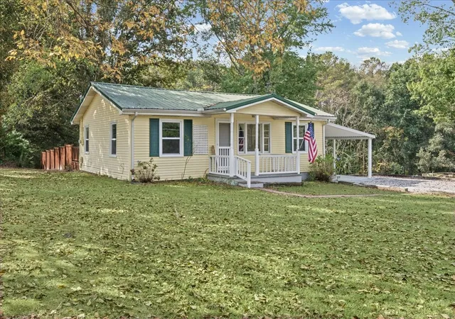 Photo 1 of Single family home for sale at 3057 Mt View Rd, Manchester, TN 37355 | MLS# 3622525 | Listing updated on 2026-10-28