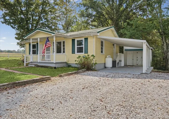 Photo 2 of Single family home for sale at 3057 Mt View Rd, Manchester, TN 37355 | MLS# 3622525 | Listing updated on 2026-10-28