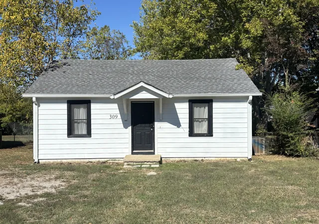 Photo 1 of Single family home for sale at 309 East 17th St, Columbia, TN 38401 | MLS# 3627085 | Listing updated on 2026-10-26