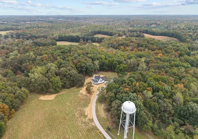 Photo 2 of Single family home for sale at 9476 Elk Ridge Rd, Mount Pleasant, TN 38474 | MLS# 3622748 | Listing updated on 2026-10-28