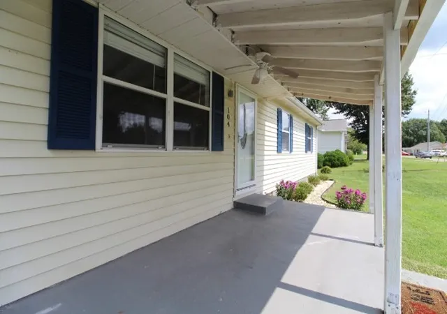Photo 1 of Single family home for sale at 104 Lee Ln, Hopkinsville, KY 42240 | MLS# 3622454 | Listing updated on 2026-10-21