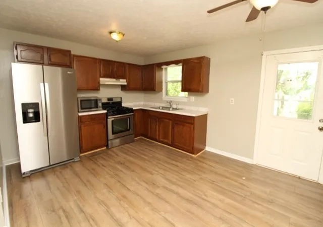Photo 3 of Single family home for sale at 104 Lee Ln, Hopkinsville, KY 42240 | MLS# 3622454 | Listing updated on 2026-10-21