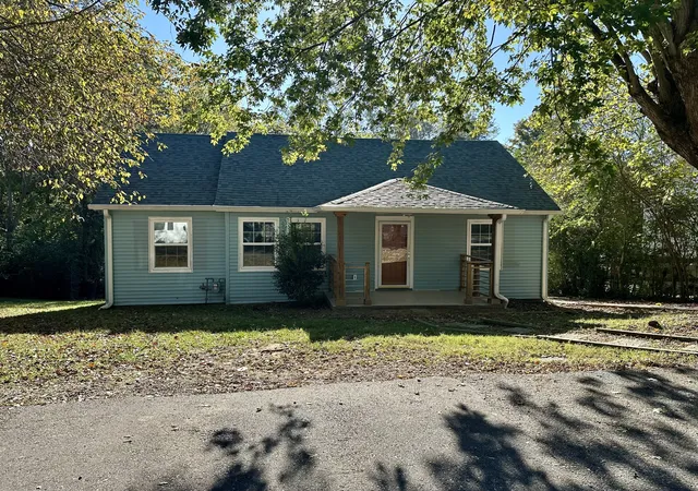 Photo 1 of Single family home for sale at 1005 Kendrick St, Clarksville, TN 37043 | MLS# 3622759 | Listing updated on 2026-10-23