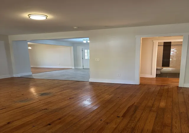 Photo 1 of Single family home for sale at 1005 Kendrick St, Clarksville, TN 37043 | MLS# 3622759 | Listing updated on 2026-10-23