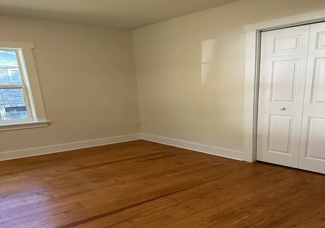 Photo 3 of Single family home for sale at 1005 Kendrick St, Clarksville, TN 37043 | MLS# 3622759 | Listing updated on 2026-10-23