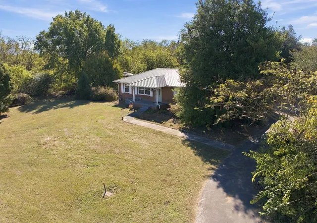 Photo 3 of Single family home for sale at 63 Rollins Ln, Woodbury, TN 37190 | MLS# 3627442 | Listing updated on 2026-10-27