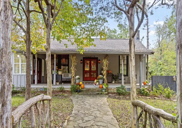 Photo 1 of Single family home for sale at 426 Glenway Ave, Signal Mountain, TN 37377 | MLS# 3622573 | Listing updated on 2026-10-20