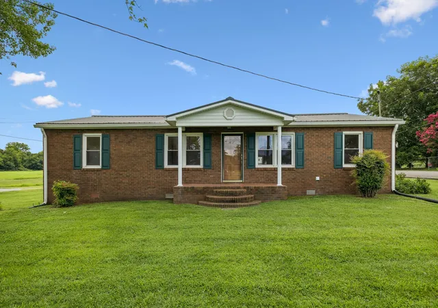 Photo 1 of Single family home for sale at 861 Fox Ln, Lewisburg, TN 37091 | MLS# 3624585 | Listing updated on 2026-10-23