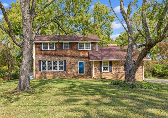Single family home for sale at 140 Pin Oak Dr, Hendersonville, TN 37075 | MLS# 3628736