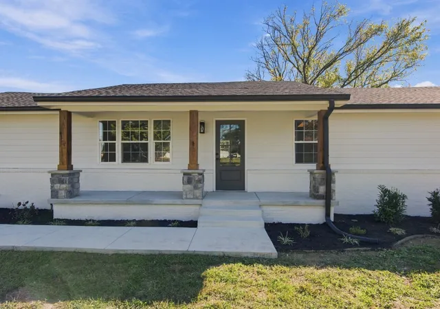 Photo 1 of Single family home for sale at 3730 Old Manchester Hwy, Tullahoma, TN 37388 | MLS# 3627006 | Listing updated on 2026-10-28