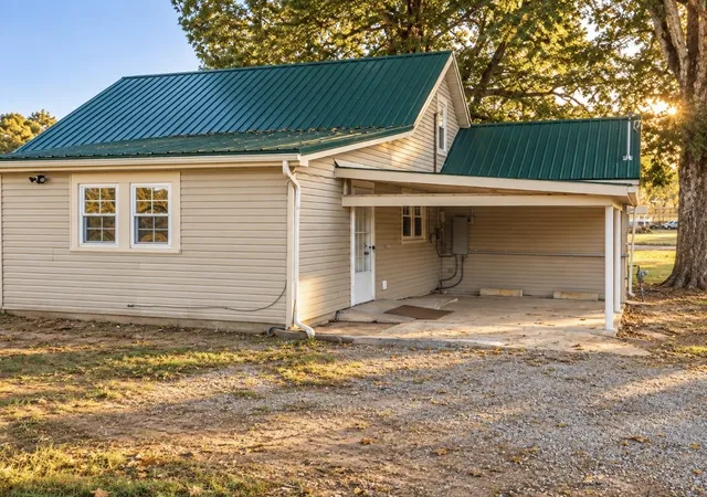 Photo 2 of Single family home for sale at 214 Lantz Rd, Lawrenceburg, TN 38464 | MLS# 3623883 | Listing updated on 2026-10-22