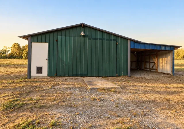 Photo 3 of Single family home for sale at 214 Lantz Rd, Lawrenceburg, TN 38464 | MLS# 3623883 | Listing updated on 2026-10-22