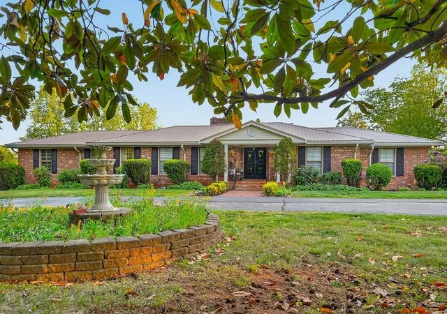 Photo 2 of Single family home for sale at 843 W Bockman Way, Sparta, TN 38583 | MLS# 3628122 | Listing updated on 2026-10-29